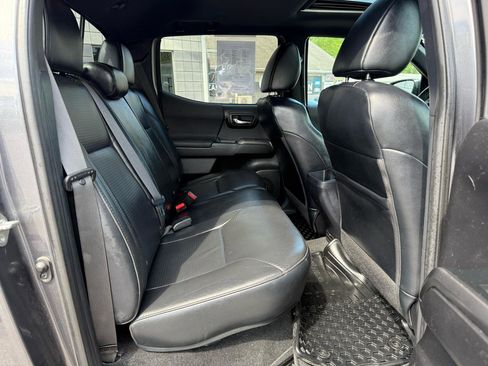 Used 2019 Toyota Tacoma SR5 AWD/4WD image 11