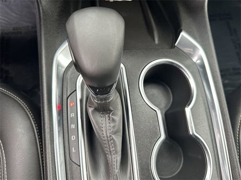 Used 2023 Chevrolet Traverse LT image 23