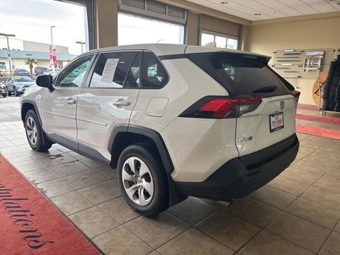 Used 2022 Toyota RAV4 LE image 14