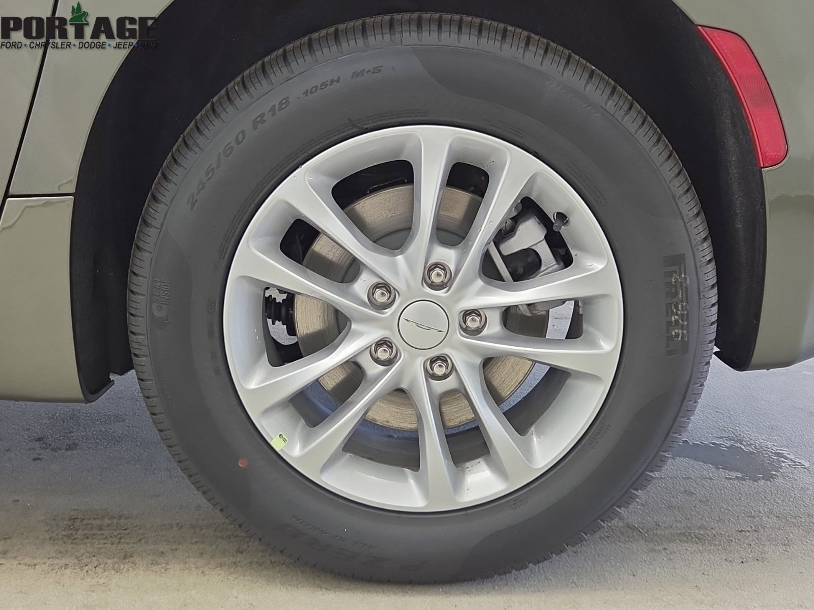 New 2027 Chrysler Pacifica Select AWD/4WD image 35