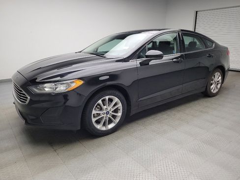 Used 2020 Ford Fusion SE FWD image 2