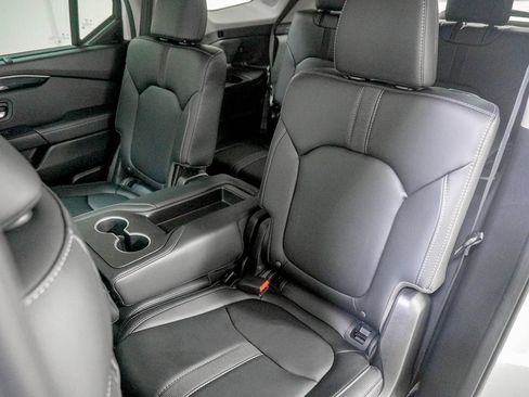 Used 2025 Honda Pilot Touring image 38