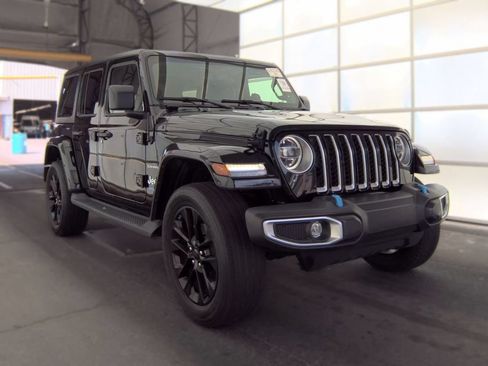 Used 2022 Jeep Wrangler Unlimited Sahara w/ Cold Weather Group AWD/4WD image 3
