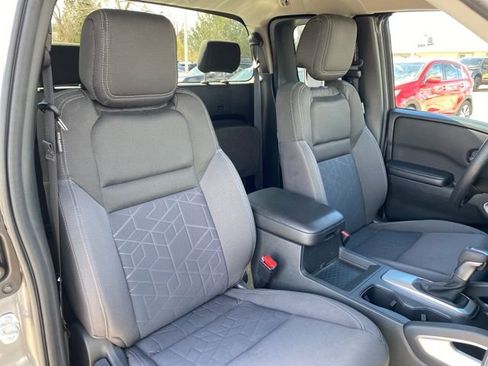 Certified 2025 Nissan Frontier SV image 8
