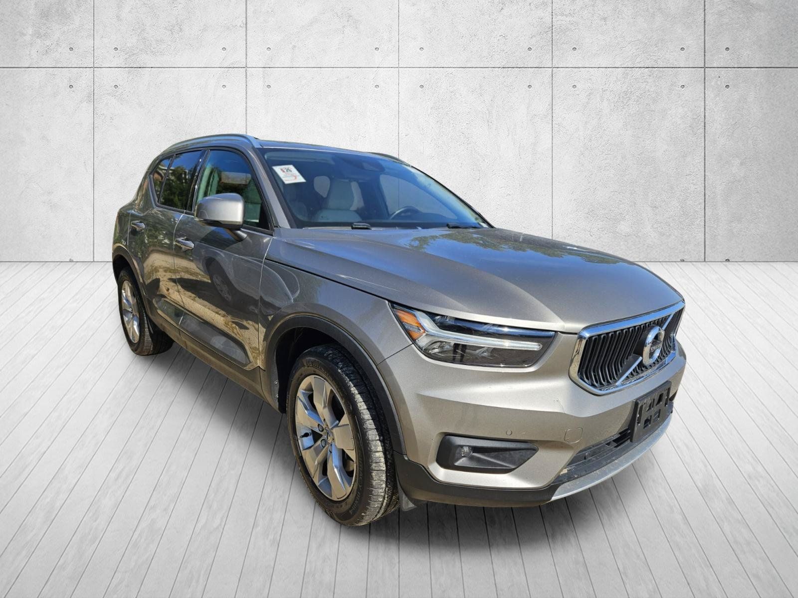 Used 2022 Volvo XC40 T5 Momentum AWD/4WD image 1