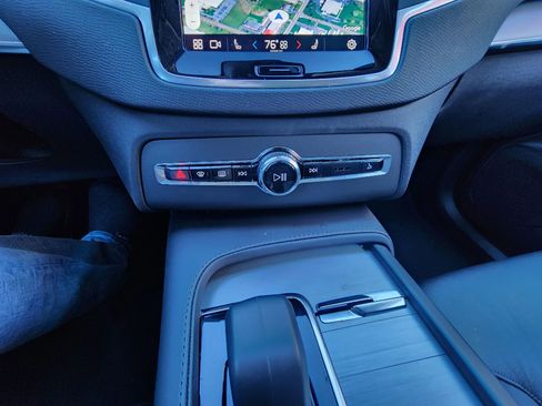 Used 2025 Volvo XC90 B5 Core image 37