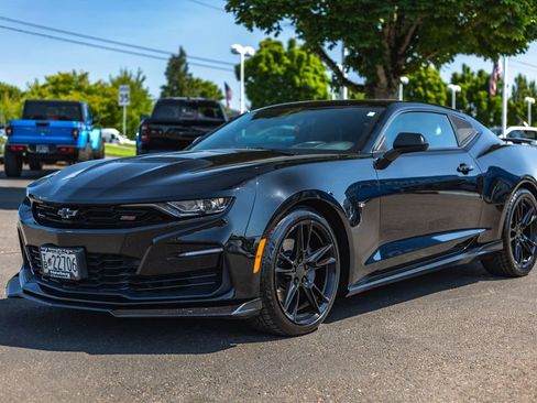 Used 2021 Chevrolet Camaro SS RWD image 4