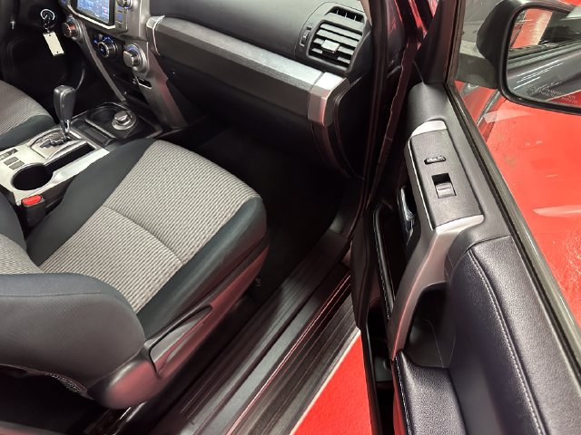 Certified 2018 Toyota 4Runner SR5 AWD/4WD image 14
