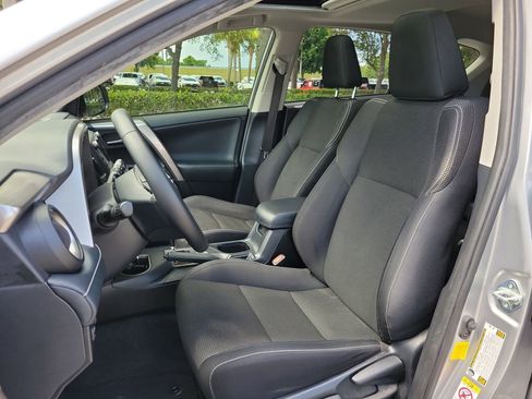 Used 2018 Toyota RAV4 XLE FWD image 16