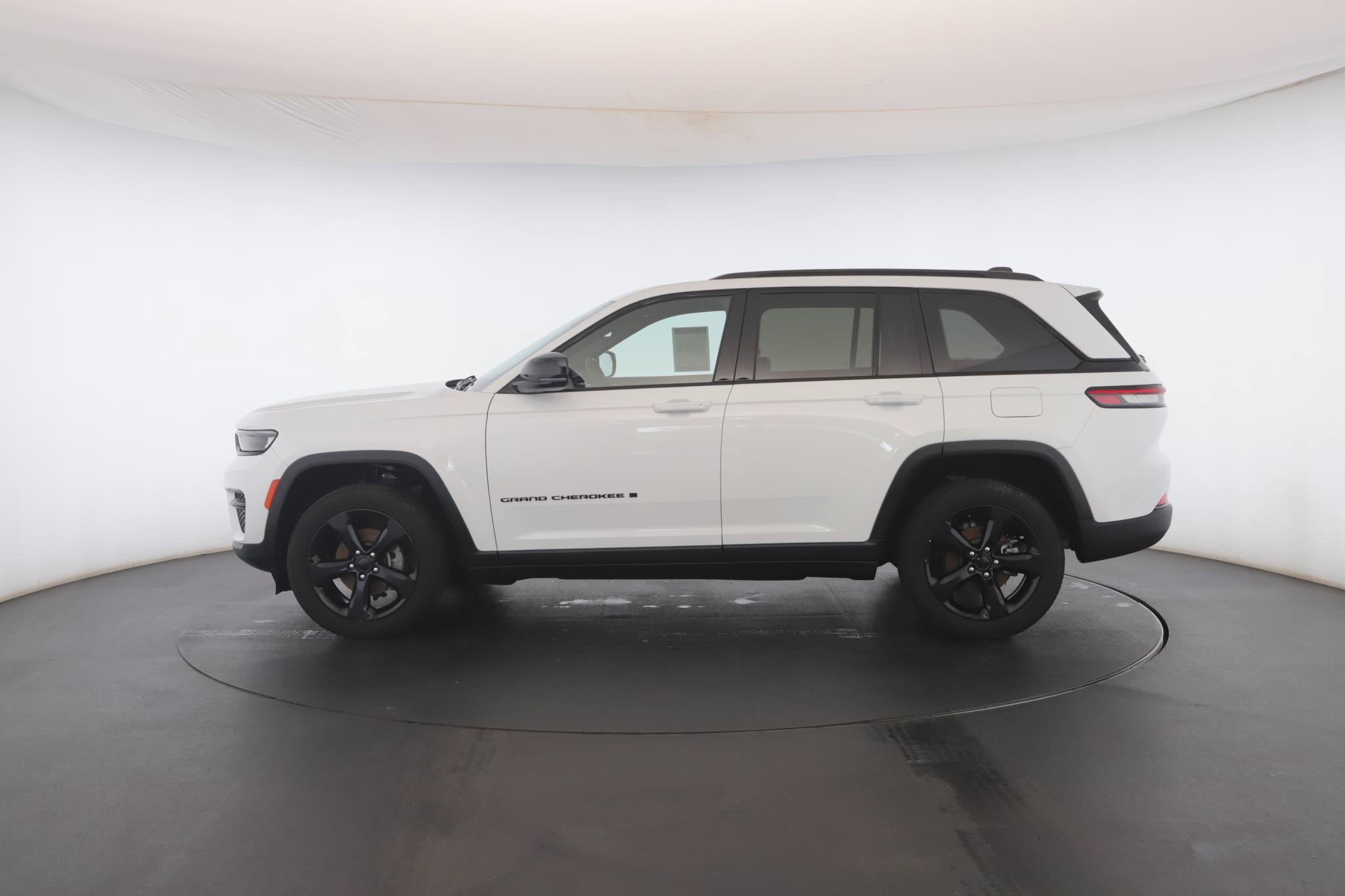 Used 2023 Jeep Grand Cherokee Altitude AWD/4WD image 21