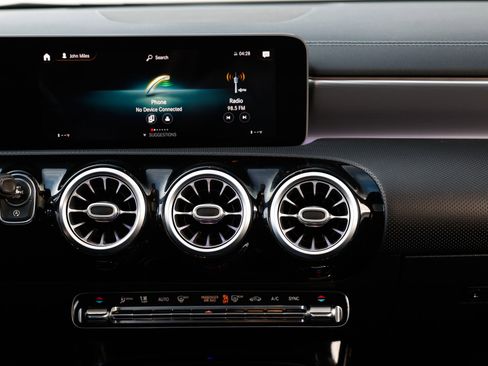 Used 2020 Mercedes-Benz CLA 250 image 39