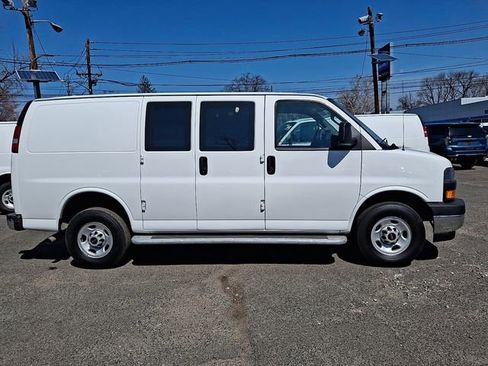 Used 2024 GMC Savana 2500 w/ Driver Convenience Package image 10