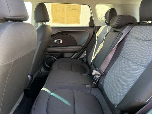 Used 2017 Kia Soul + image 14