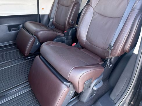 Used 2022 Toyota Sienna Platinum image 21