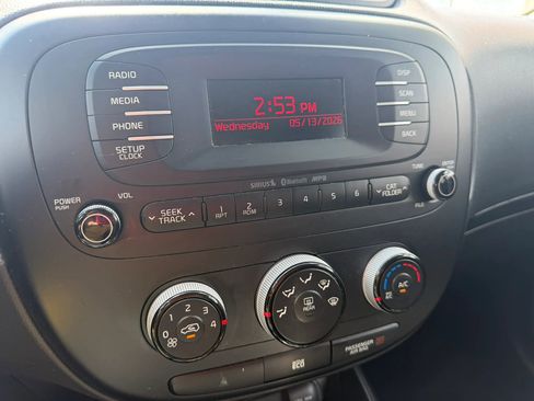 Used 2015 Kia Soul + FWD image 18