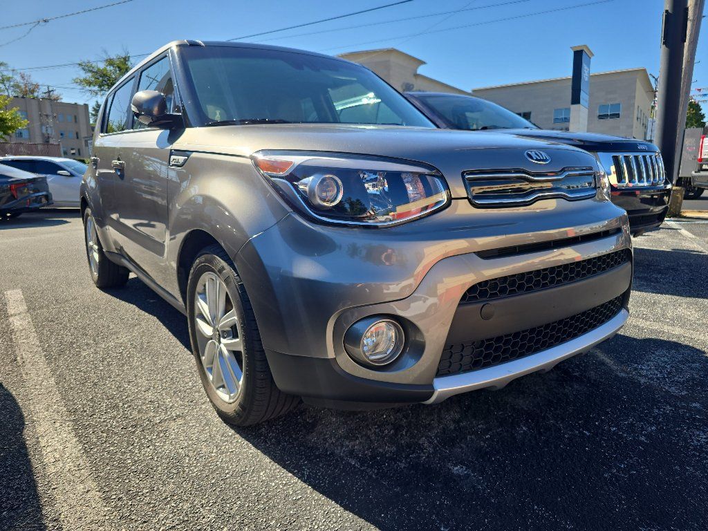 Used 2017 Kia Soul + w/ Primo Package FWD image 2