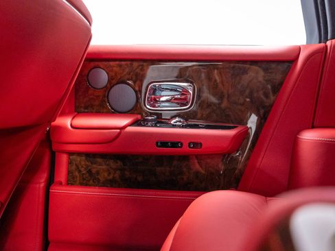 Used 2019 Rolls-Royce Phantom Sedan RWD image 34