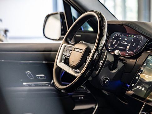 Used 2023 Land Rover Range Rover SE image 39