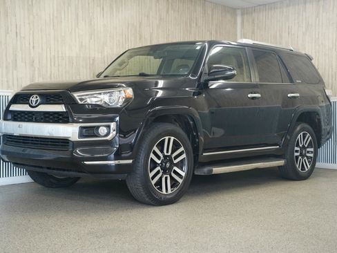 Used 2017 Toyota 4Runner Limited AWD/4WD image 4