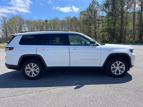 Used 2022 Jeep Grand Cherokee L Limited image 12