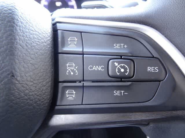 Used 2023 Jeep Grand Cherokee Limited w/ Black Appearance Package AWD/4WD image 24