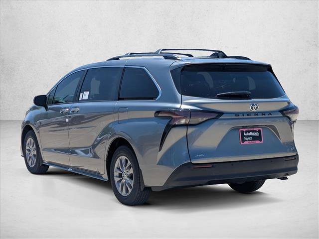 Used 2026 Toyota Sienna XLE FWD image 9