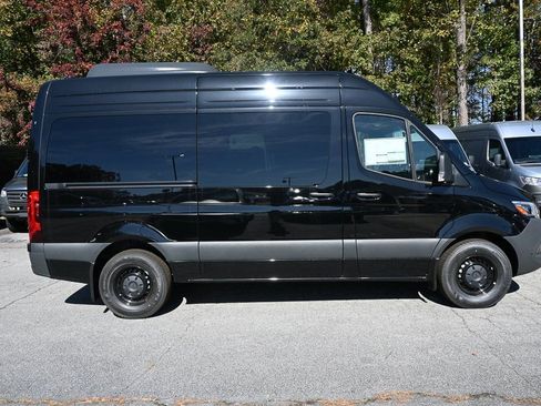Used 2025 Mercedes-Benz Sprinter 2500 image 22