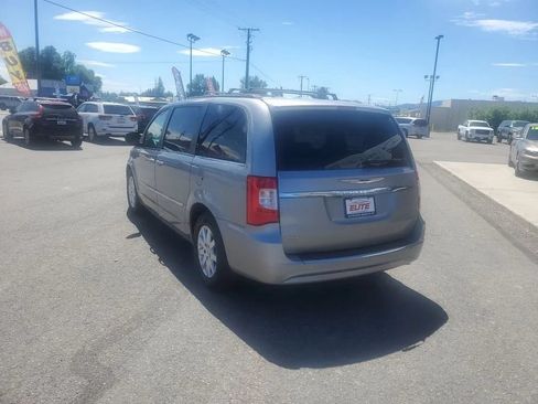 Used 2016 Chrysler Town & Country Touring FWD image 7