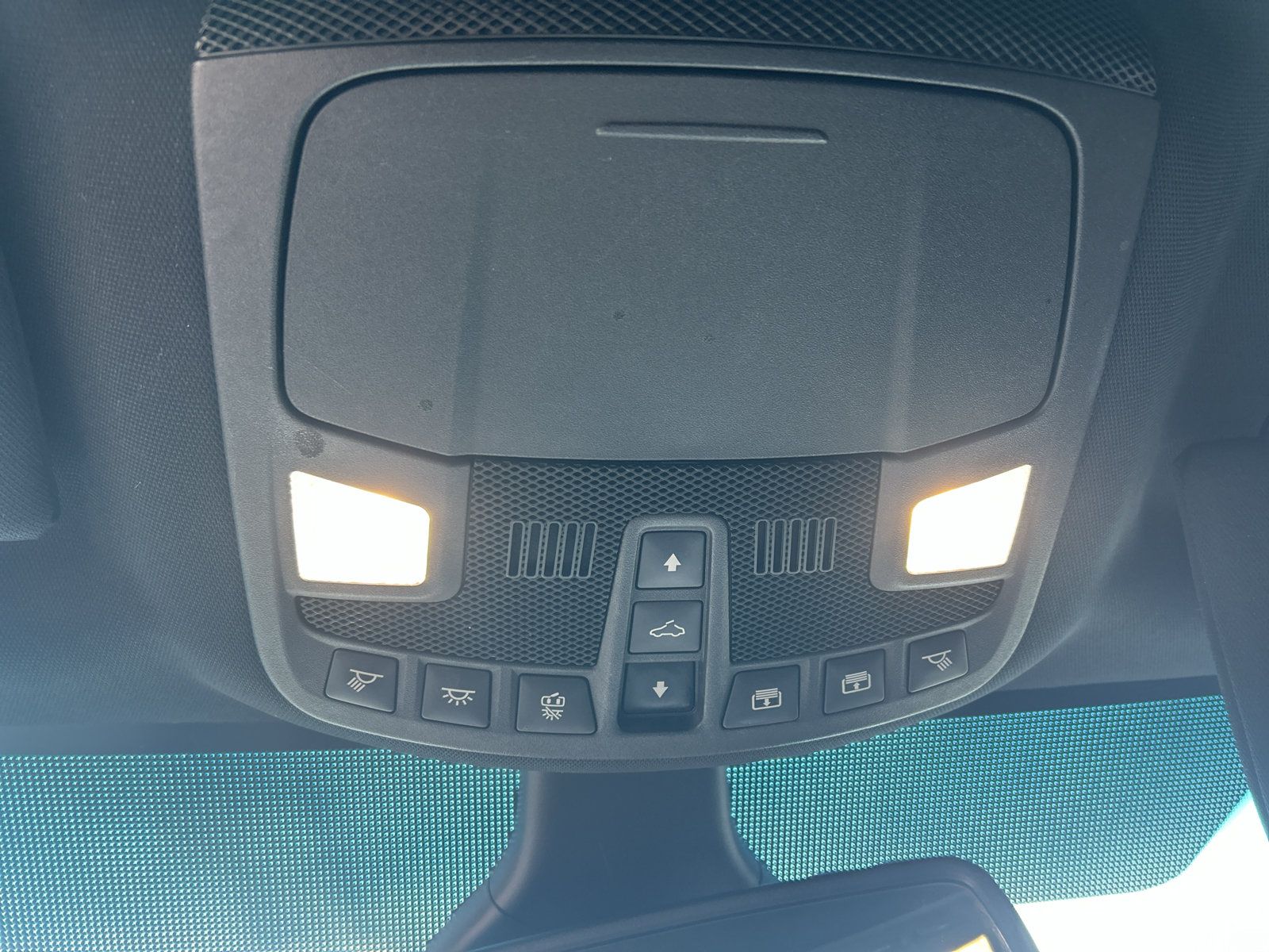 Used 2020 Ford Edge ST-Line w/ Cold Weather Package AWD/4WD image 18