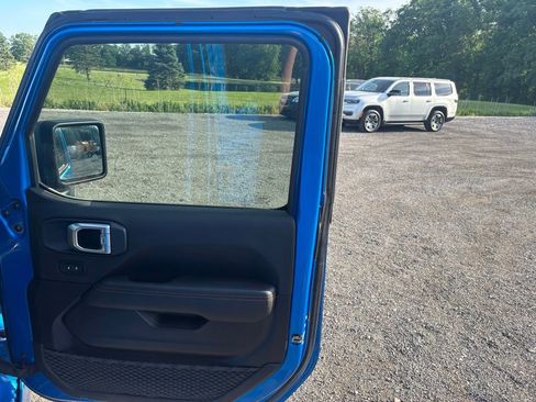 Used 2022 Jeep Gladiator Mojave w/ Cold Weather Group AWD/4WD image 11