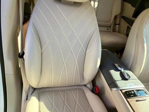Used 2023 Mercedes-Benz EQS 580 4MATIC SUV w/ Acoustic Comfort Package image 19