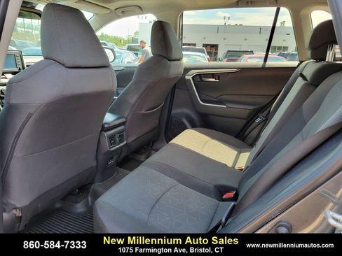 Used 2022 Toyota RAV4 XLE w/ Convenience Package image 16