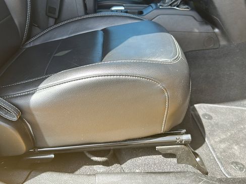 Used 2019 Jeep Wrangler Unlimited Sahara w/ Uconnect 4C Nav & Sound Group image 24