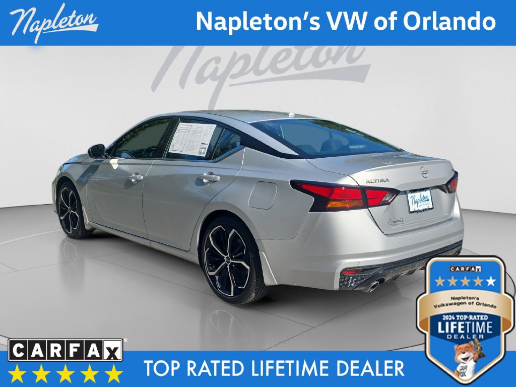 Used 2024 Nissan Altima 2.5 SR w/ SR Premium Package FWD image 3