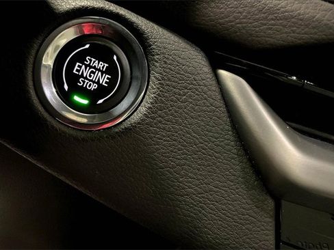 Used 2024 Cadillac XT4 Premium Luxury image 30