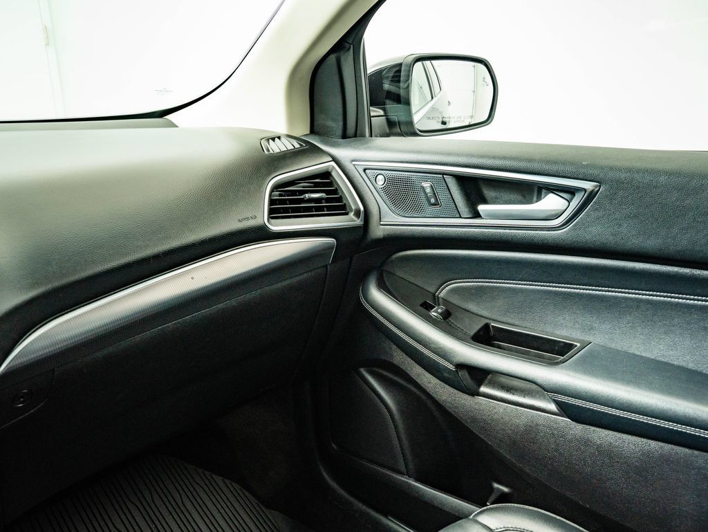 Used 2019 Ford Edge Titanium FWD image 39