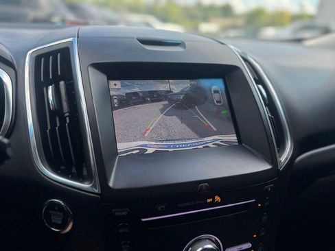 Used 2019 Ford Edge Titanium w/ Equipment Group 301A FWD image 18