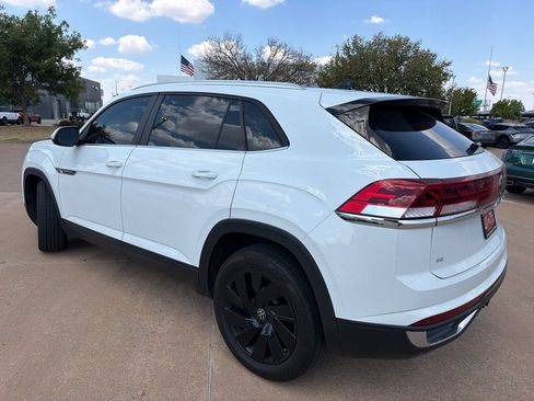 Used 2025 Volkswagen Atlas Cross Sport SE w/ Panoramic Sunroof Package AWD/4WD image 2