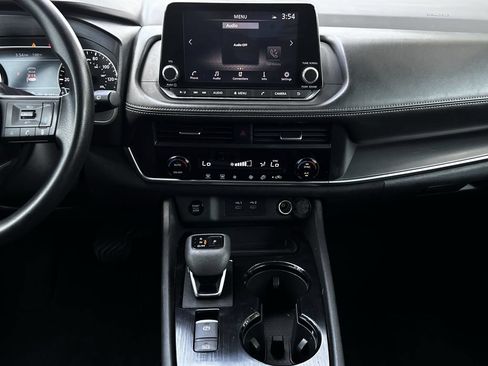 Used 2024 Nissan Rogue SV FWD image 17