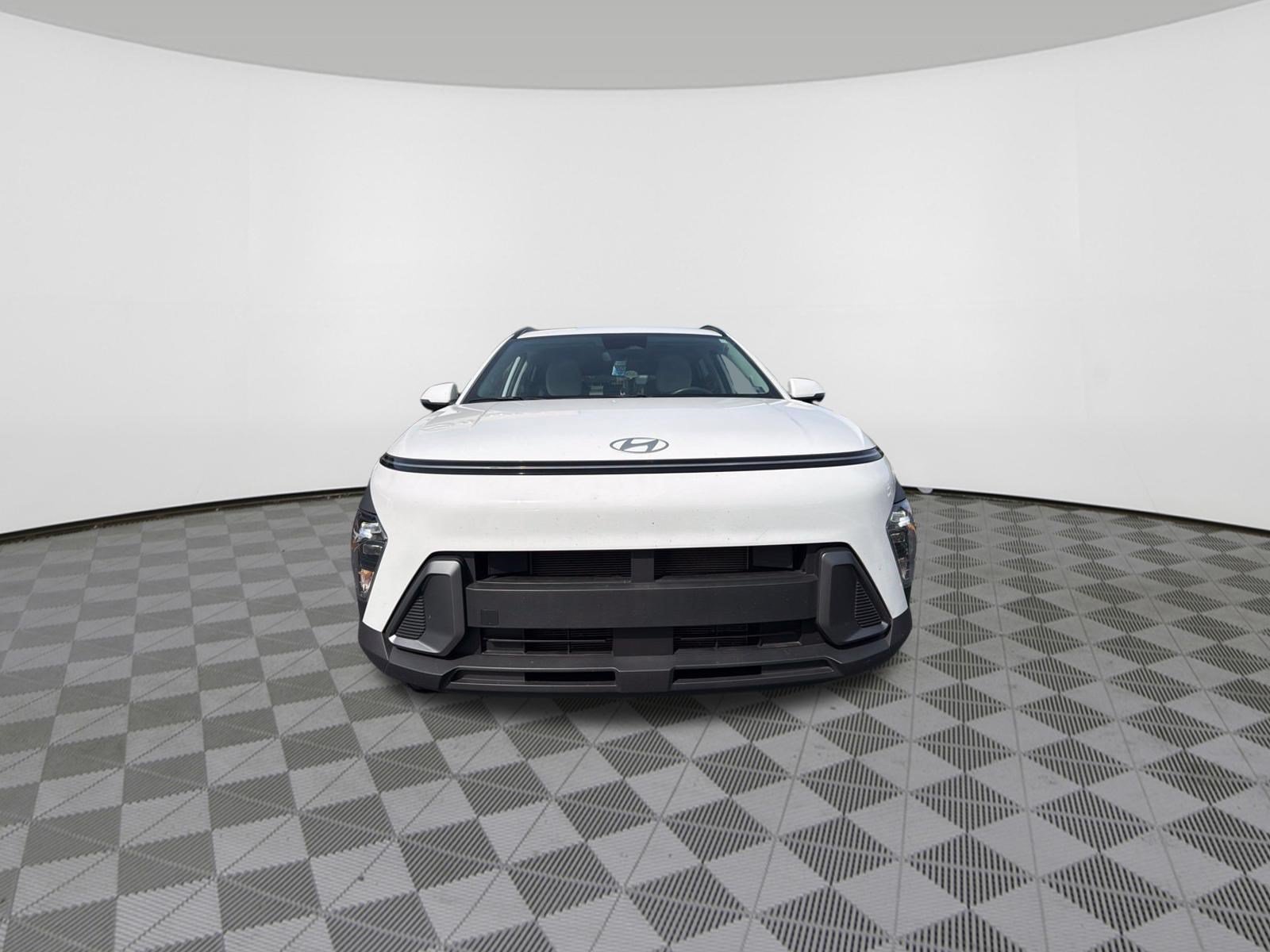 Used 2024 Hyundai Kona SEL AWD/4WD image 2