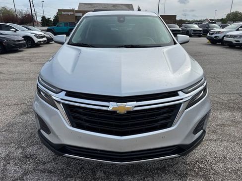 Used 2022 Chevrolet Equinox LT FWD image 2
