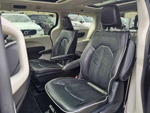 Used 2021 Chrysler Pacifica Limited w/ Premium & Safety Sphere Group FWD image 11