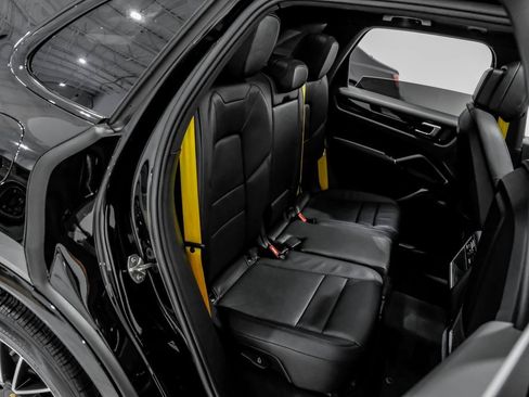 Used 2023 Porsche Cayenne image 40