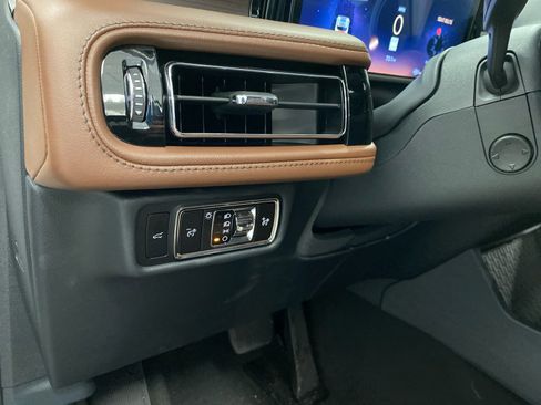 New 2026 Lincoln Aviator Reserve w/ Jet Appearance Package AWD/4WD image 17