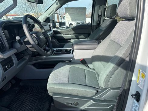 New 2025 Ford F250 XLT w/ Black Appearance Package image 15
