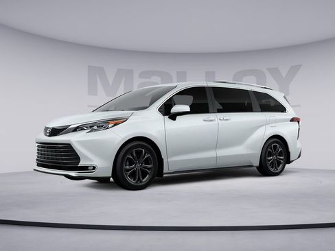 New 2026 Toyota Sienna Platinum image 2