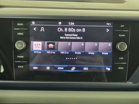 Used 2023 Volkswagen Taos SE w/ Panoramic Sunroof Package FWD image 17
