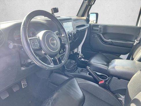 Used 2017 Jeep Wrangler Unlimited Sahara image 9