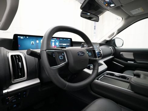 Used 2025 Ford Expedition Max Active image 8