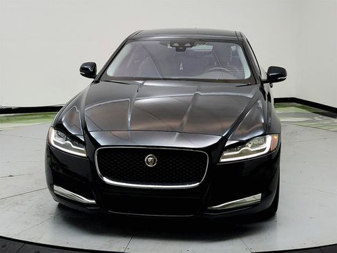 Used 2016 Jaguar XF Prestige RWD image 2
